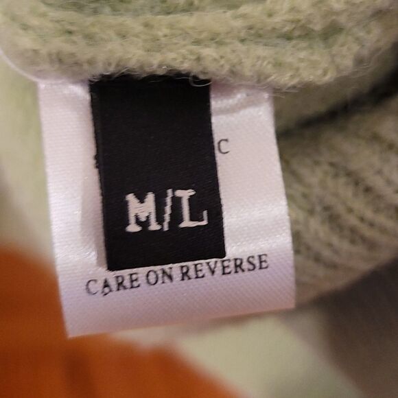 Beautiful Rumor sweater size M-L - Picture 7 of 8